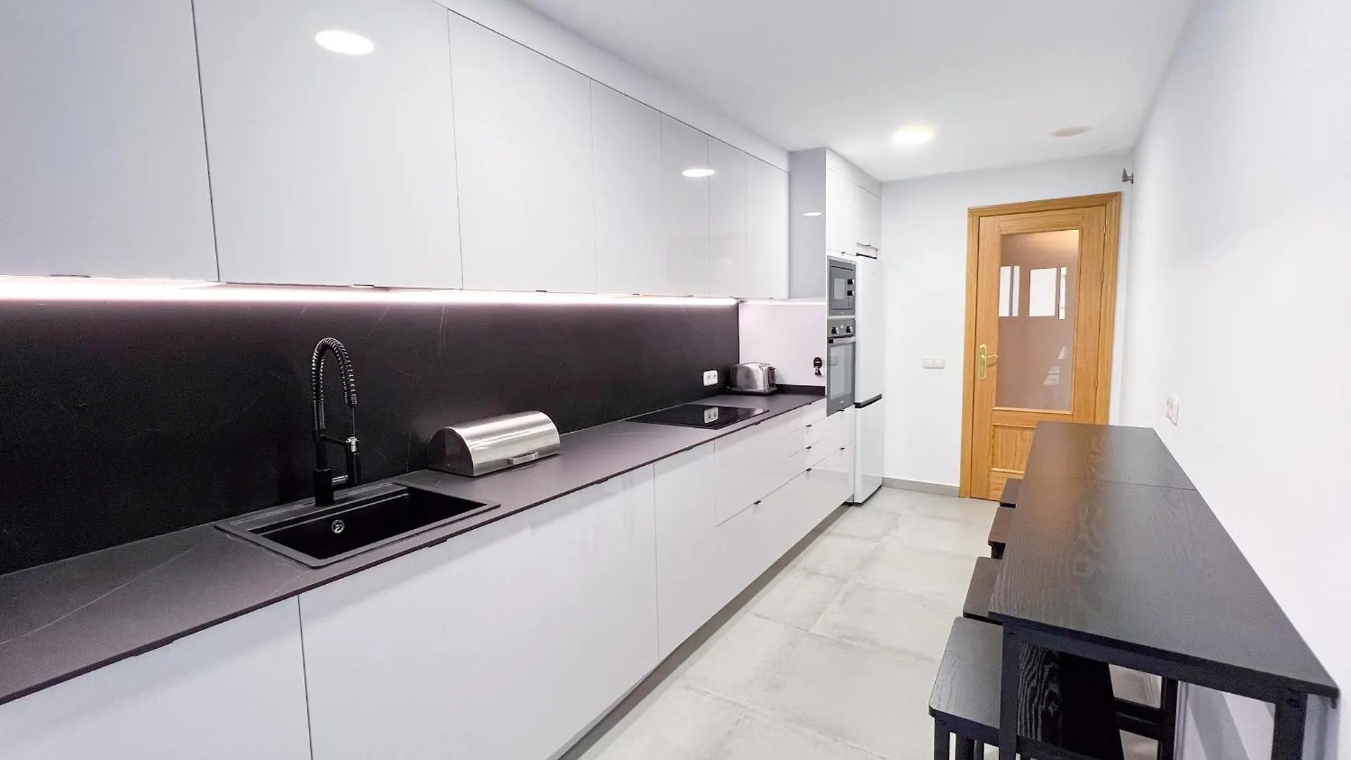 Apartment In San Pedro De Alcantara-Marbella With Private Parking 0*, Marbella